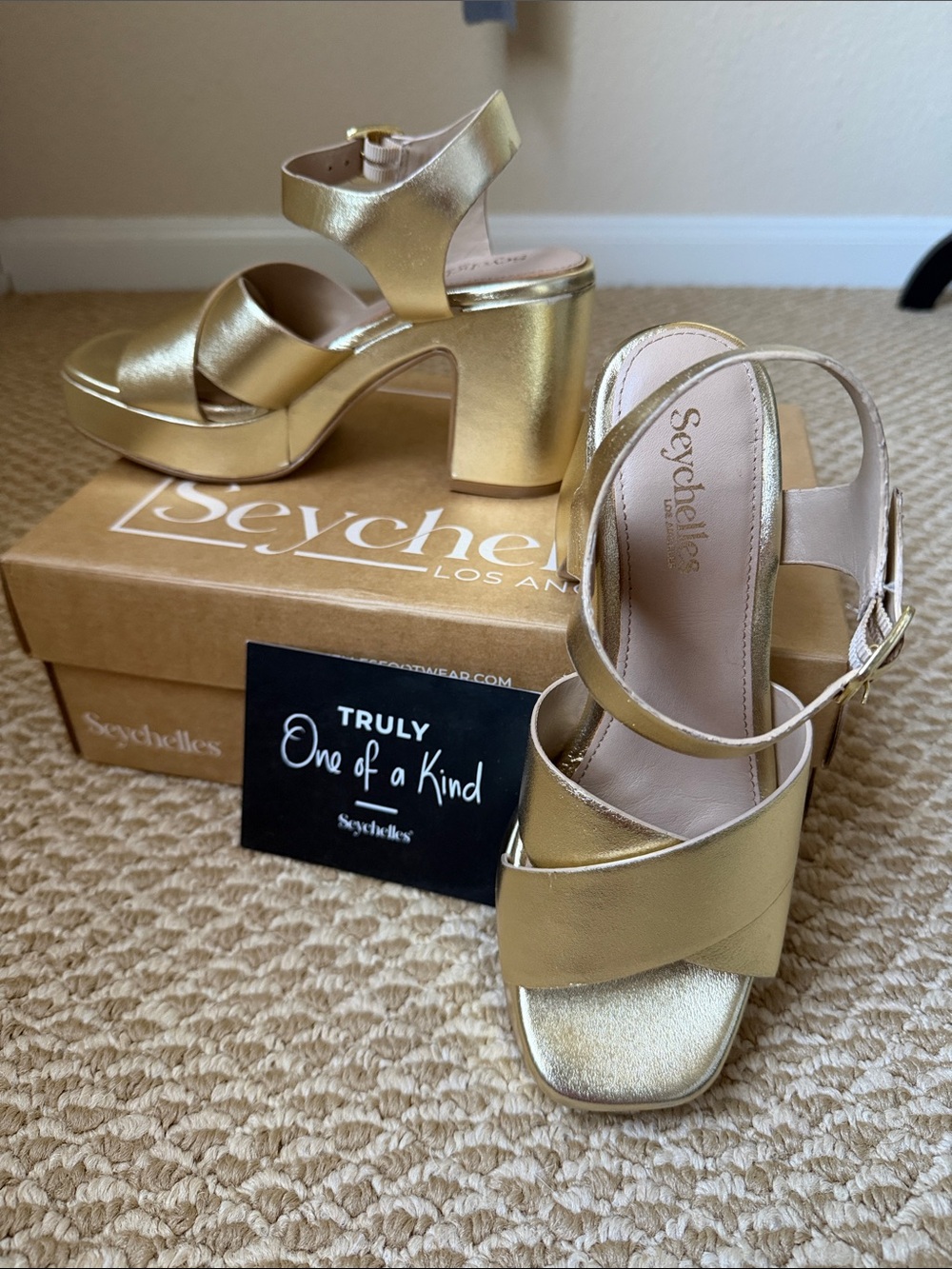 Seychelles Gold leather platform Sandals. New in Box / dust bag